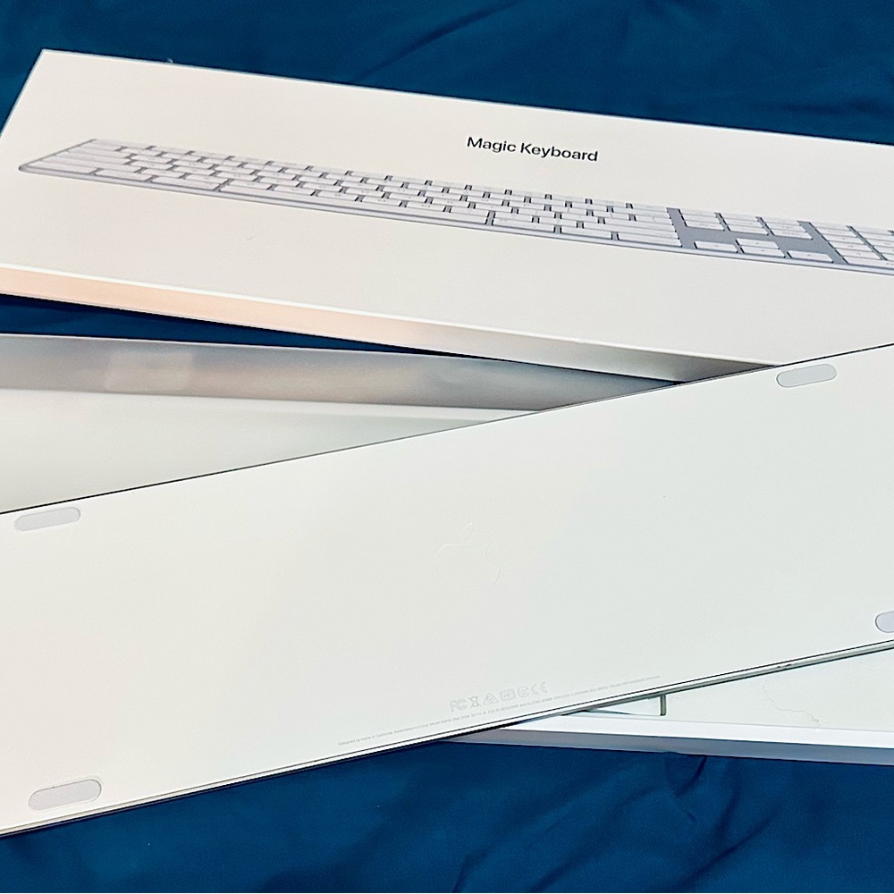 Apple Magic Keyboard - White - Picture 2 of 5
